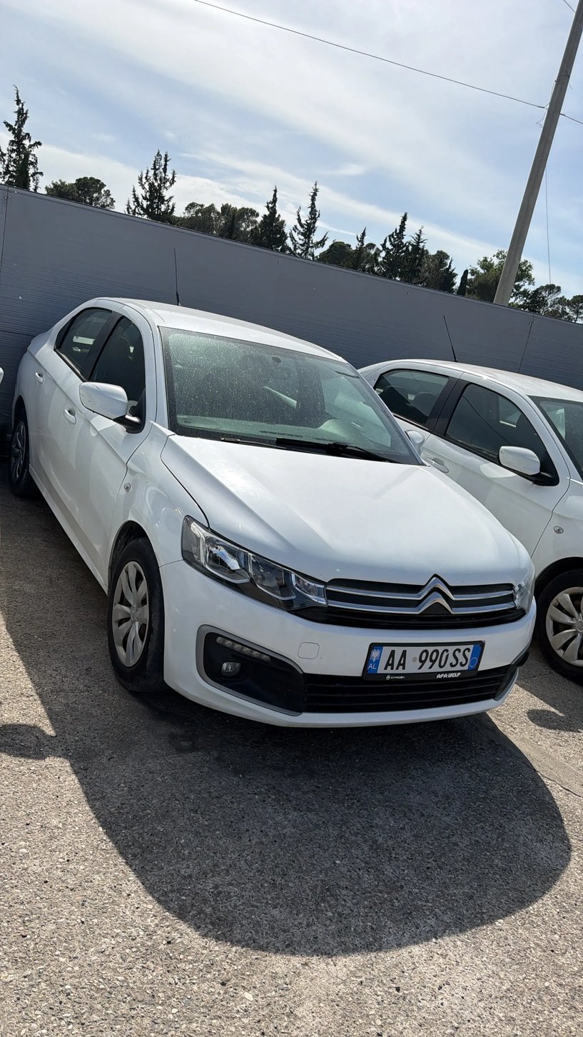 Noleggia un'auto a Tirana