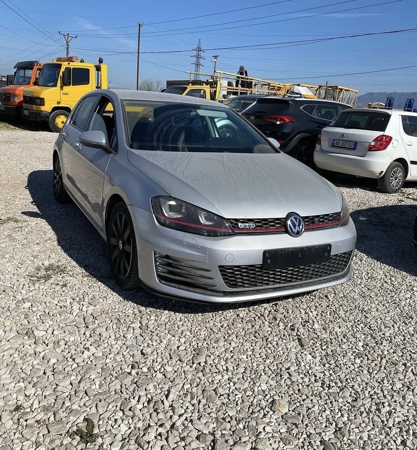 Rent a car in Tirana
