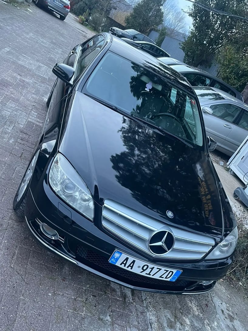 Wynajmij samochód w Tirana