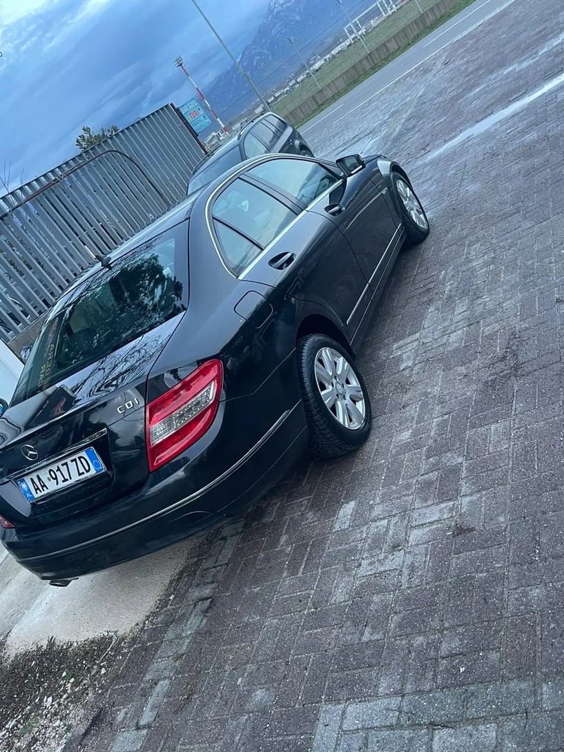 Wynajmij samochód w Tirana