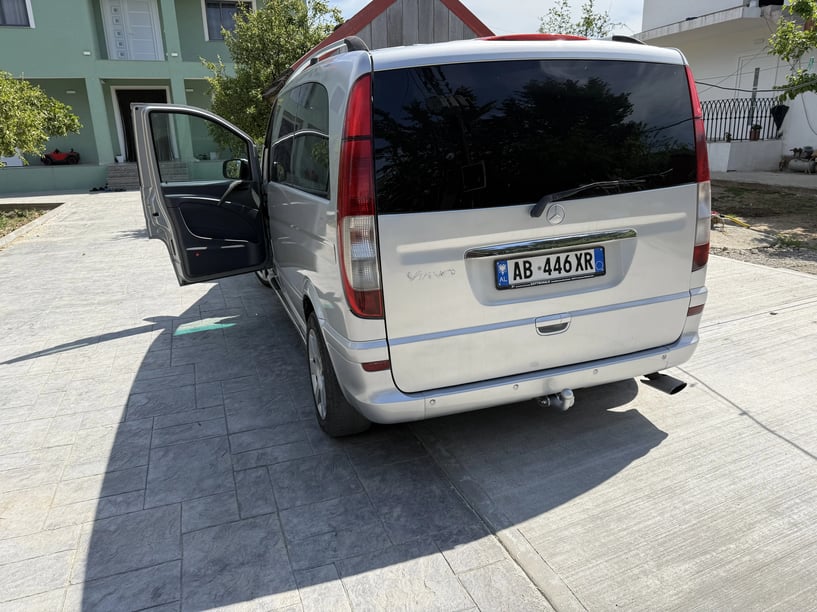 Alquila un coche en Tirana