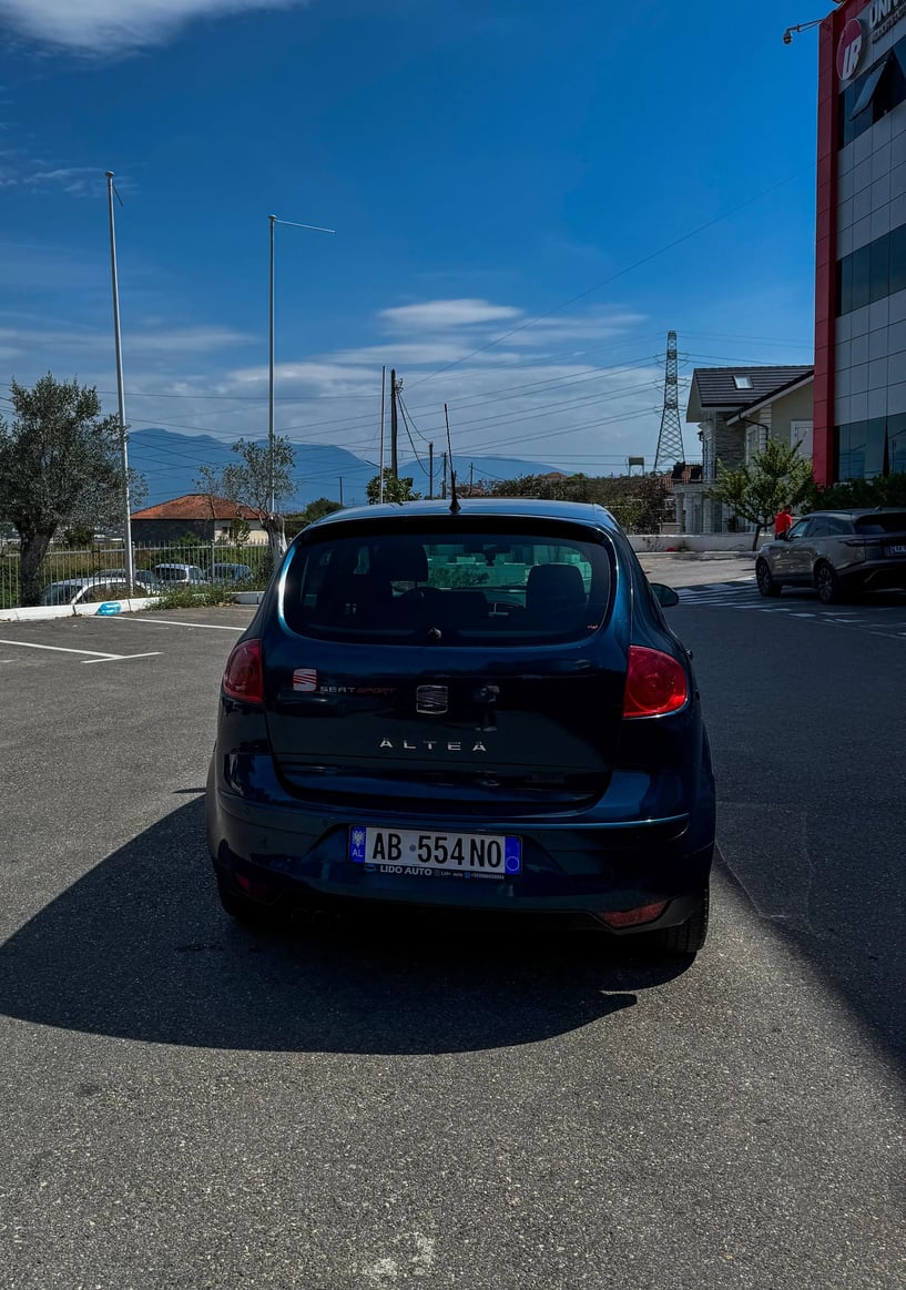 Noleggia un'auto a Tirana