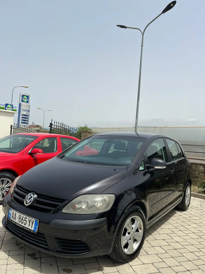 Noleggia un'auto a Tirana