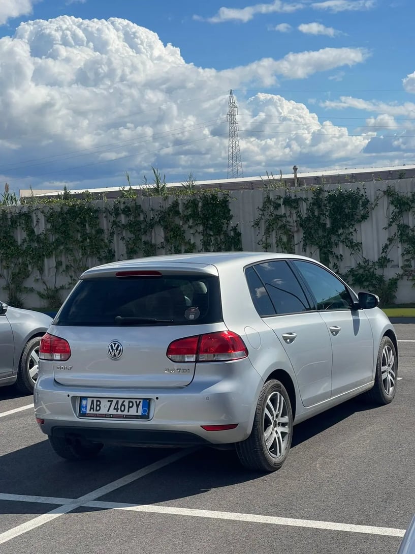 Wynajmij samochód w Tirana