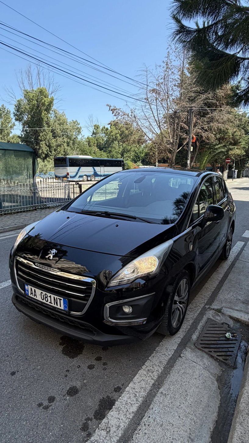 Noleggia un'auto a Tirana