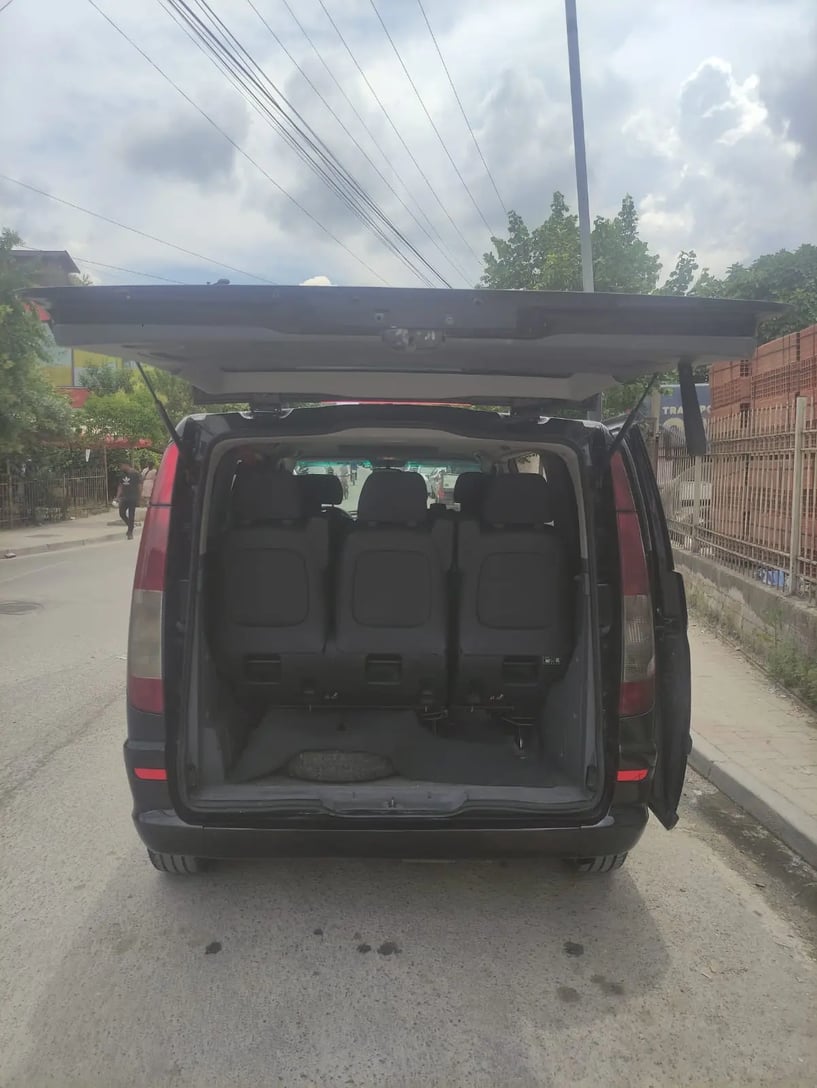 Noleggia un'auto a Tirana