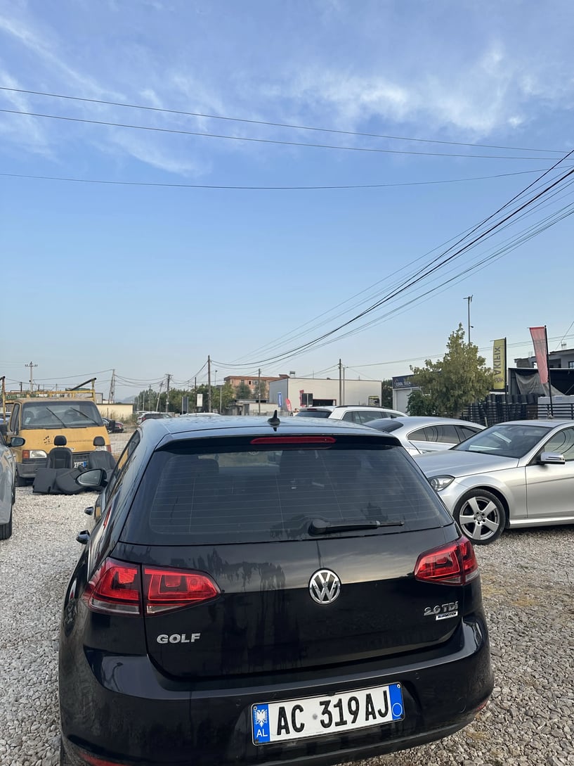 Alquila un coche en Tirana