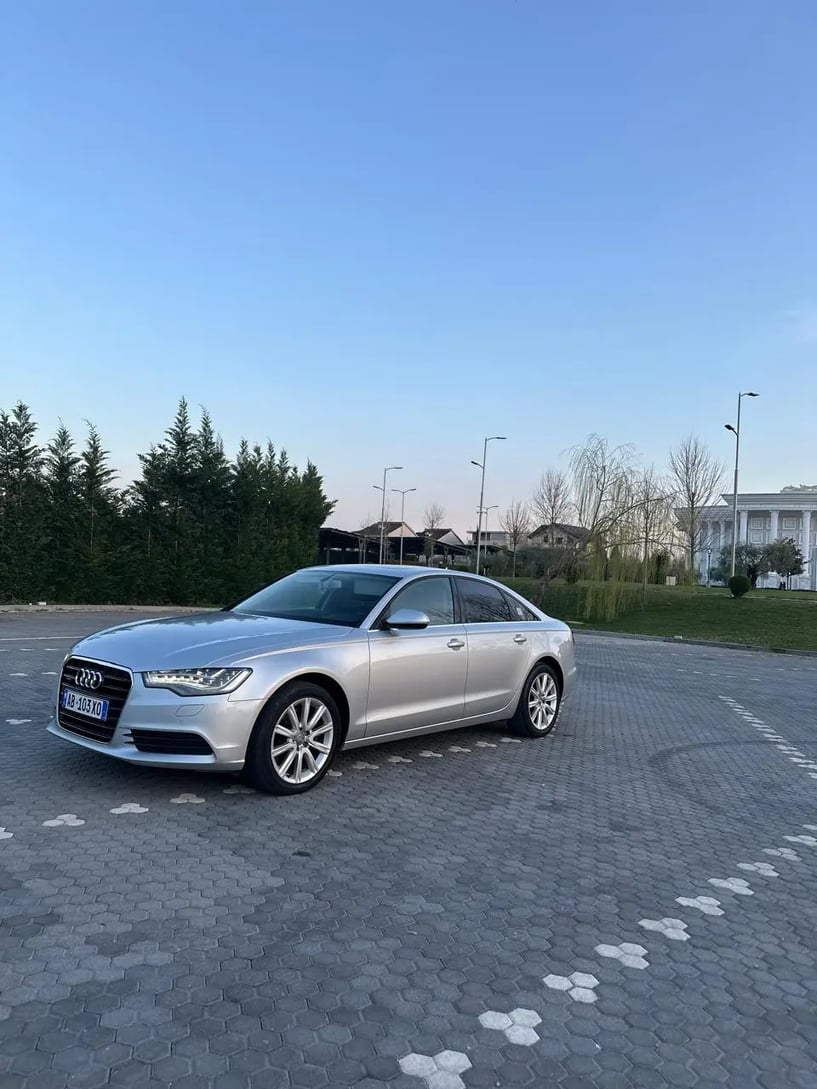 Alquila un coche en Tirana