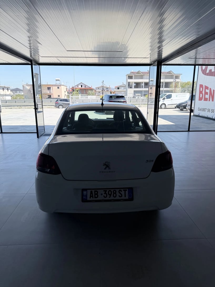 Rent a car in Tirana