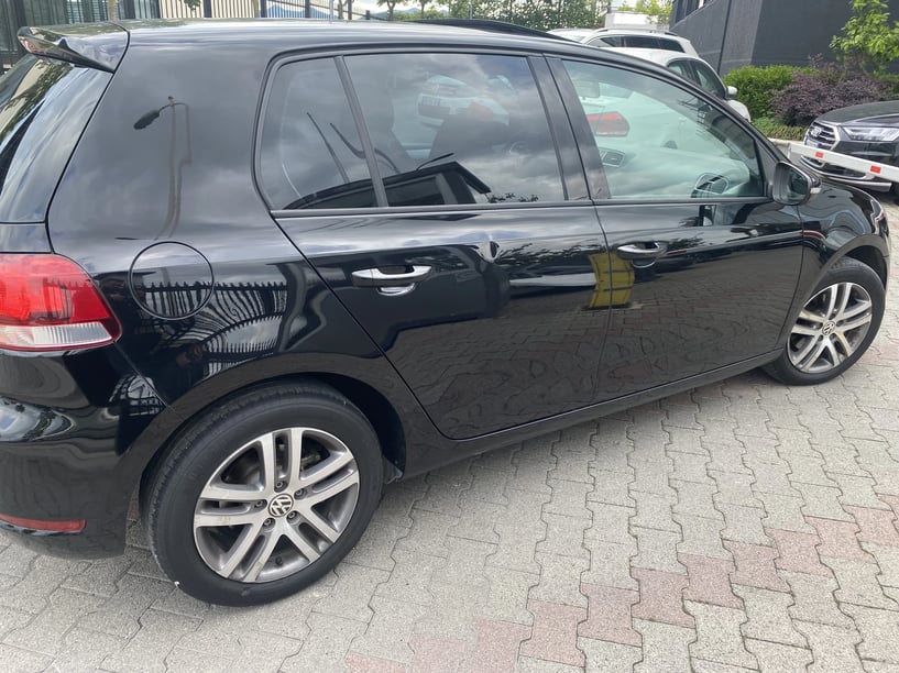 Noleggia un'auto a Tirana