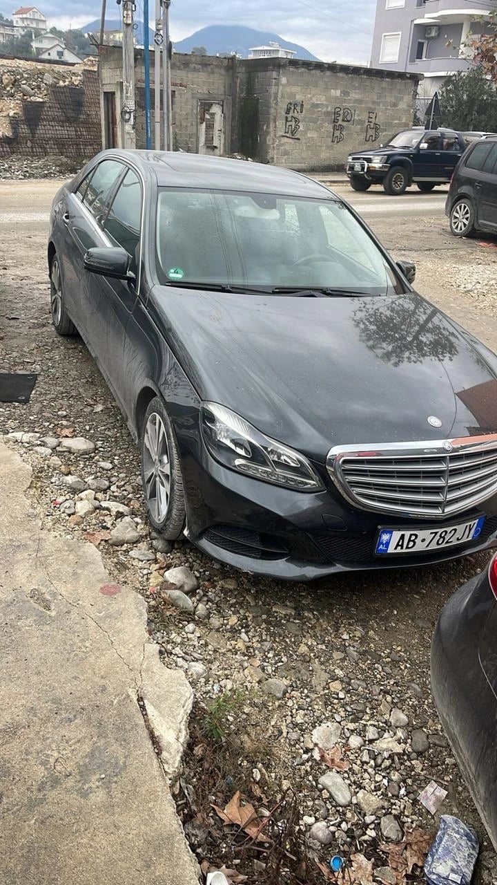 Wynajmij samochód w Tirana