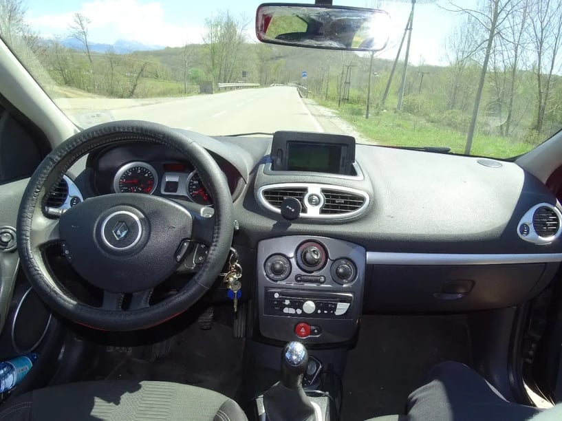 Noleggia un'auto a Sarandë