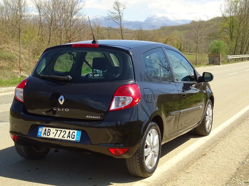 Noleggia un'auto a Sarandë