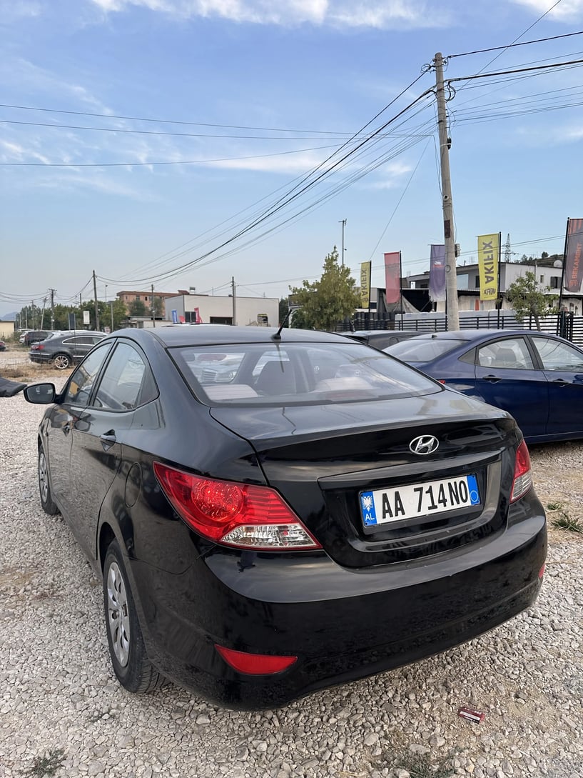Alquila un coche en Tirana