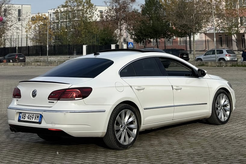 Alquila un coche en Tirana