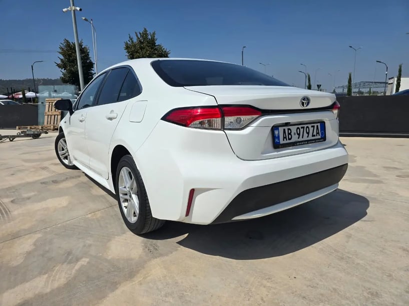 Noleggia un'auto a Tirana