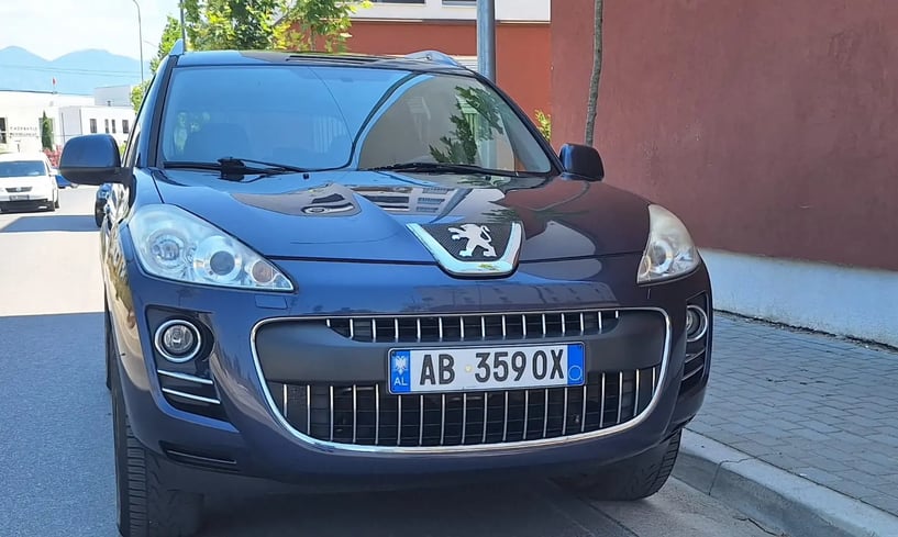 Merrni me qira një makinë në Tirana