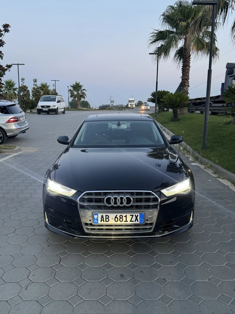 Merrni me qira një makinë në Tirana