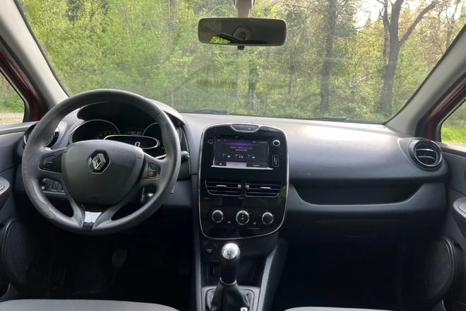 Alquila un coche en Tirana