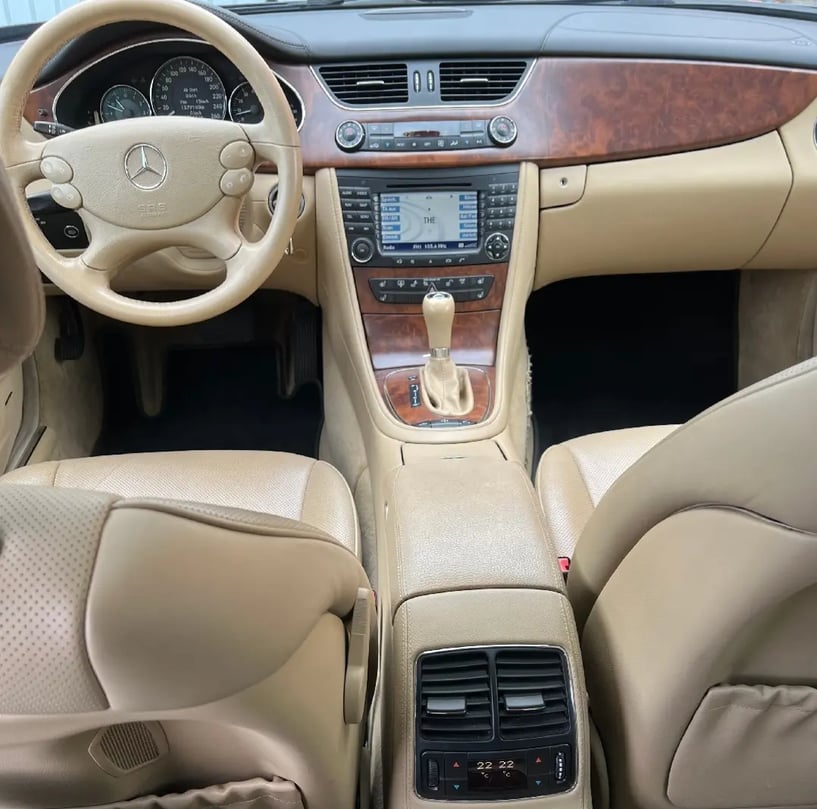 Noleggia un'auto a Tirana