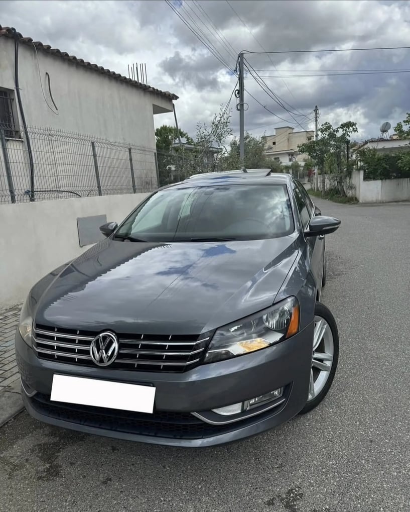 Merrni me qira një makinë në Tirana