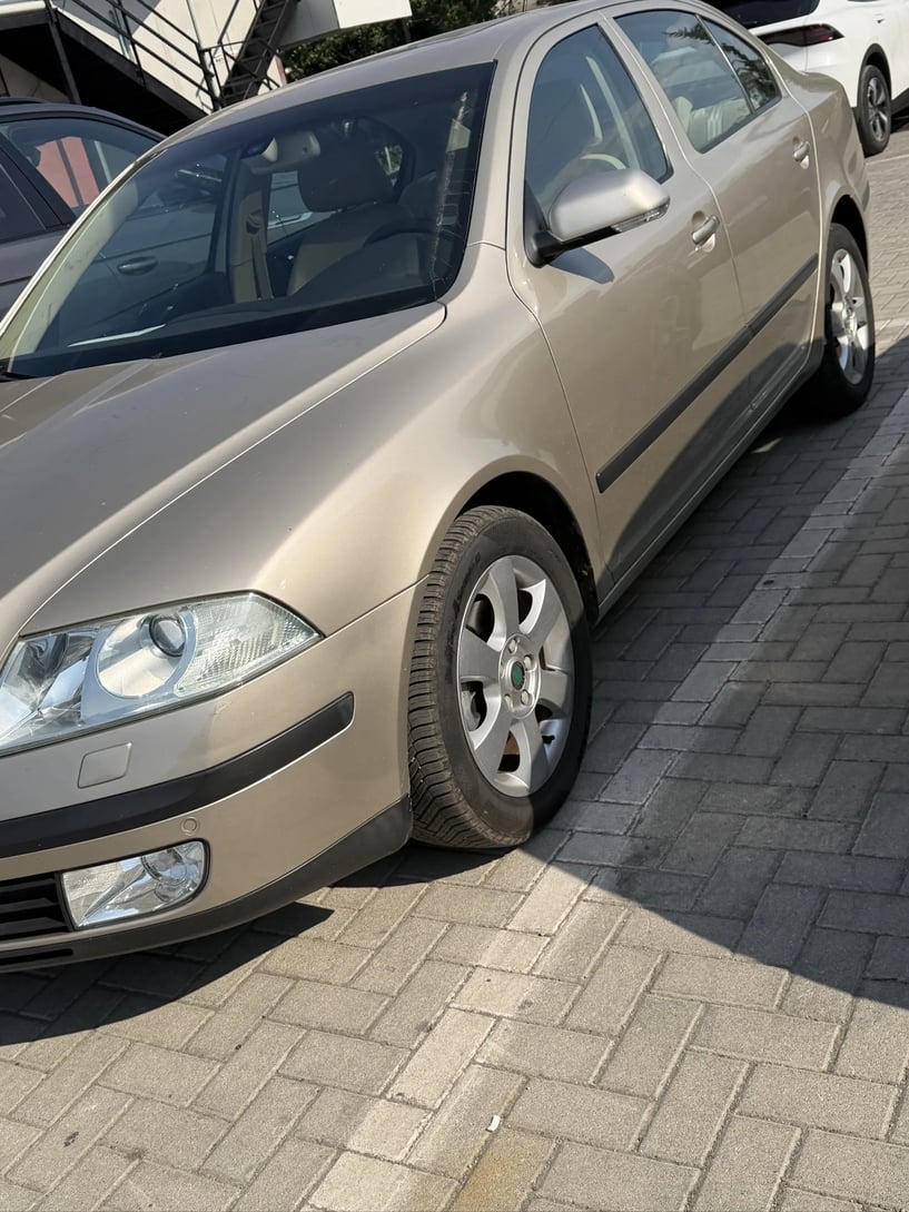 Noleggia un'auto a Tirana