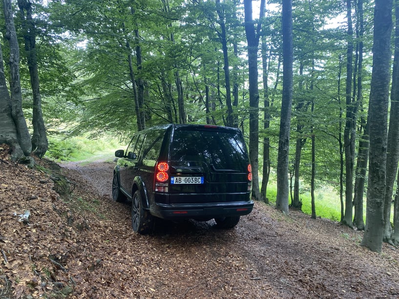 Noleggia un'auto a Tirana