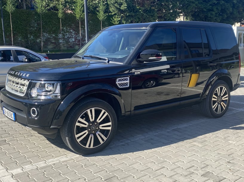 Noleggia un'auto a Tirana