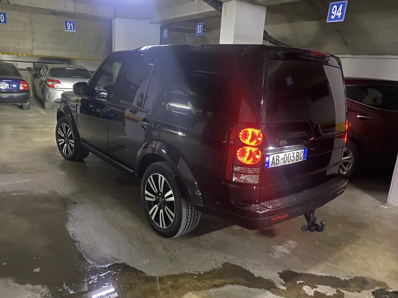 Noleggia un'auto a Tirana