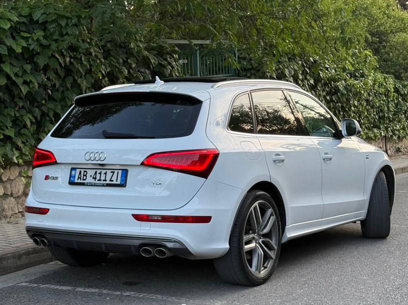 Rent a car in Tirana