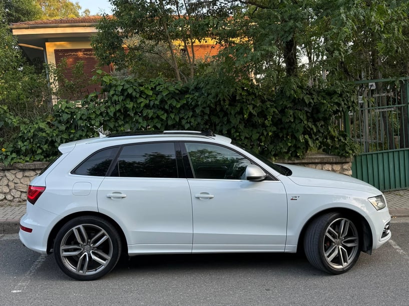 Rent a car in Tirana