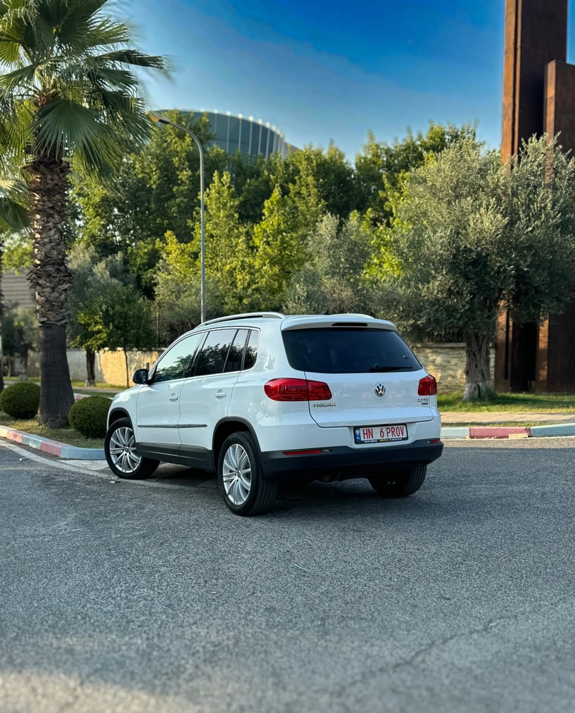 Noleggia un'auto a Tirana