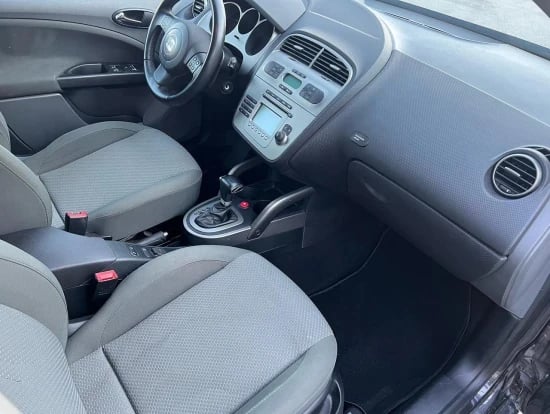 Alquila un coche en Tirana