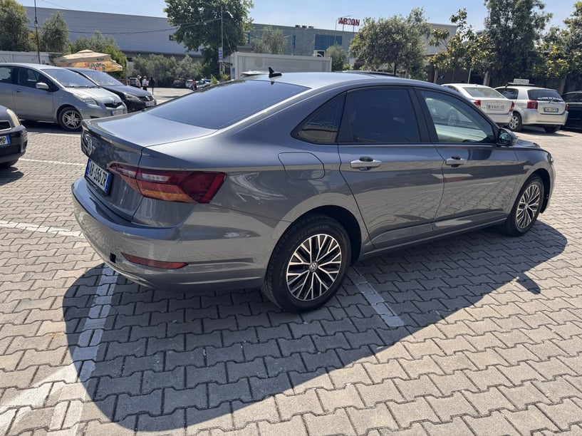 Wynajmij samochód w Tirana