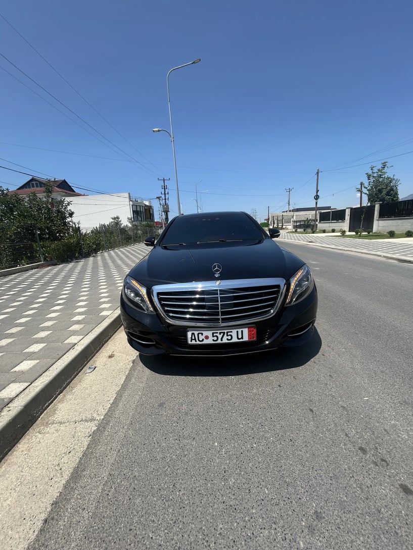 Merrni me qira një makinë në Tirana