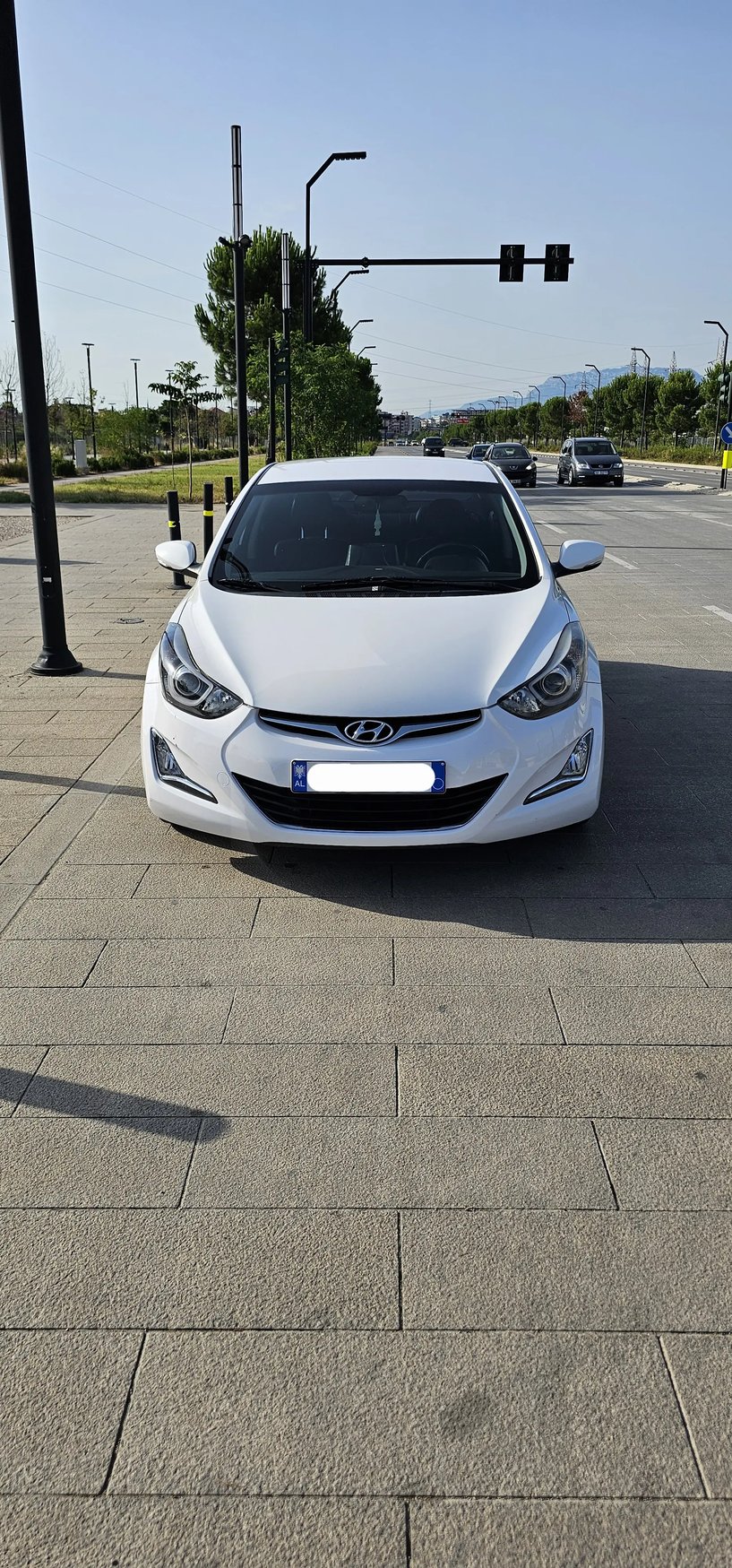 Merrni me qira një makinë në Tirana