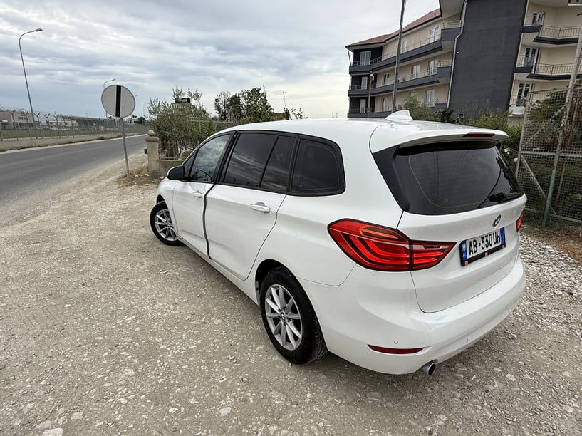 Noleggia un'auto a Tirana