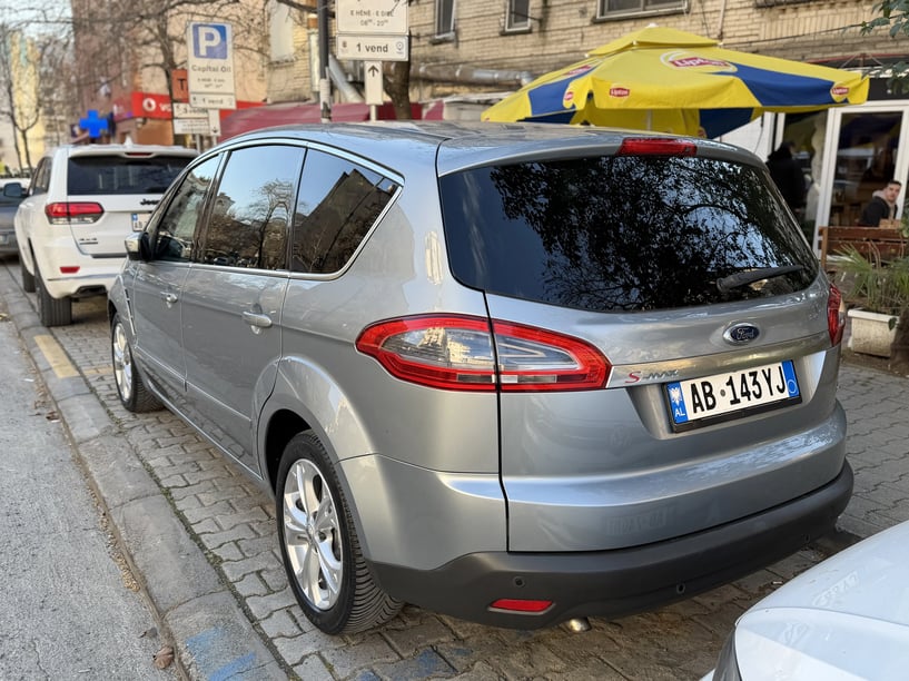 Louer une voiture à Tirana