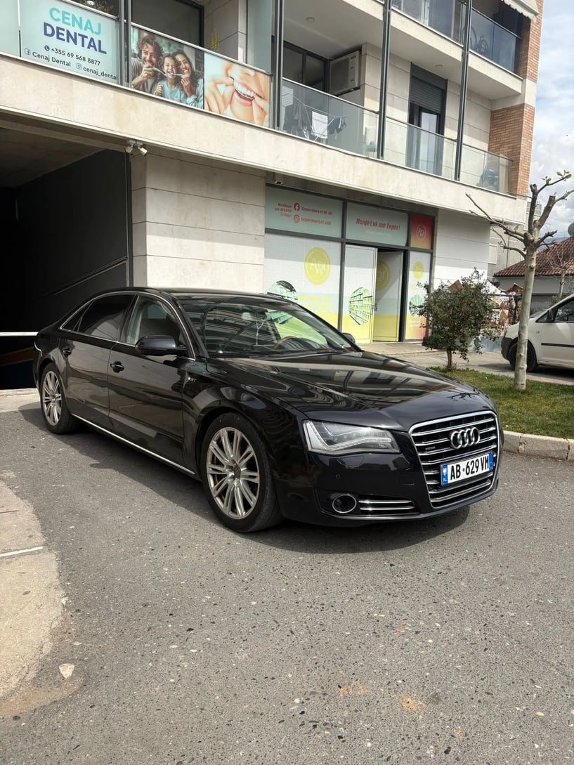 Alquila un coche en Tirana