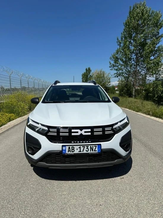 Noleggia un'auto a Tirana