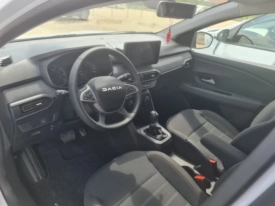 Noleggia un'auto a Tirana