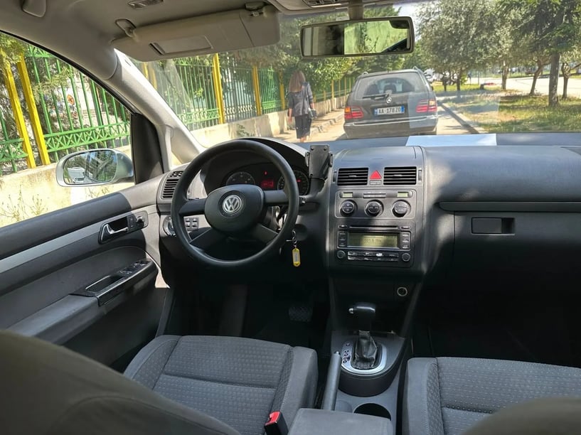 Alquila un coche en Tirana