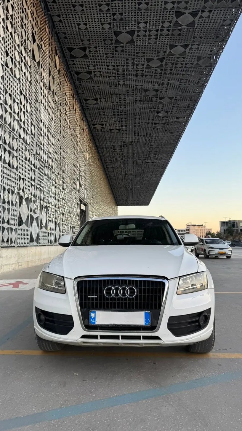 Noleggia un'auto a Tirana
