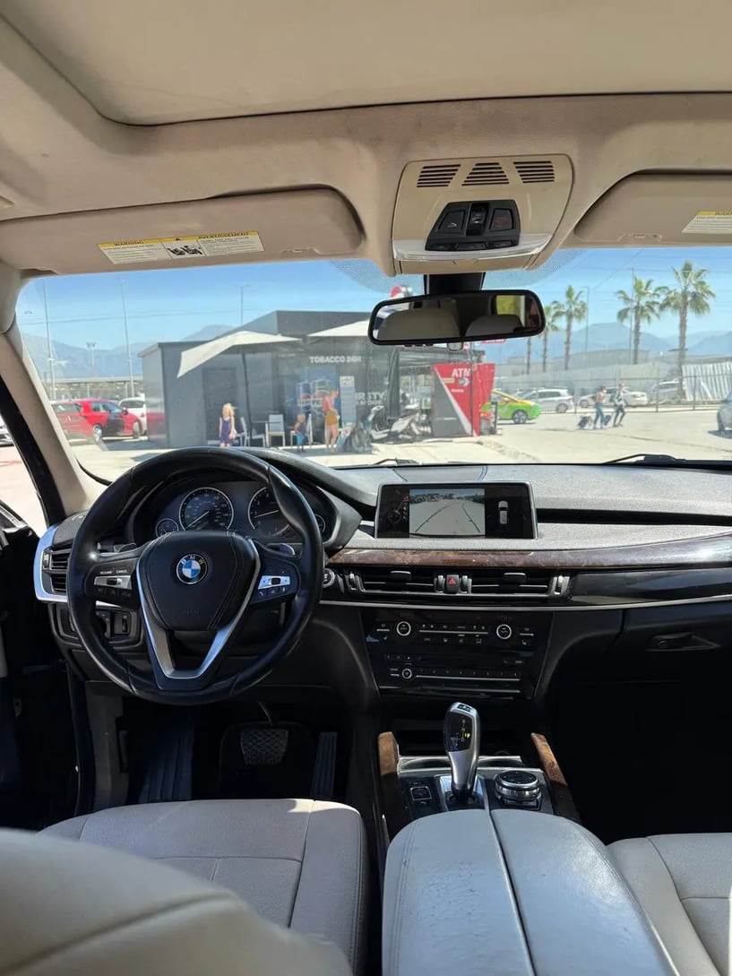 Noleggia un'auto a Tirana