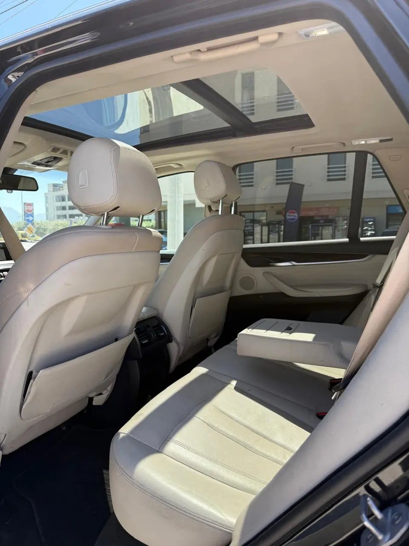 Noleggia un'auto a Tirana