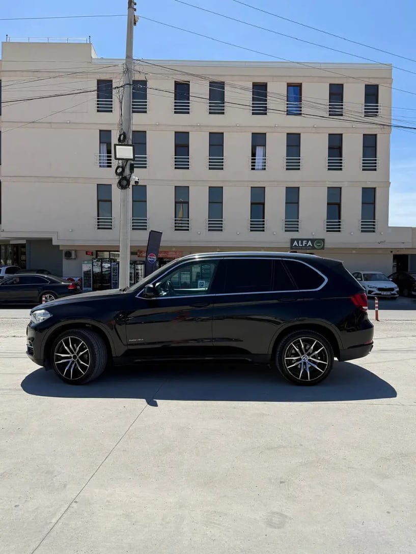 Noleggia un'auto a Tirana