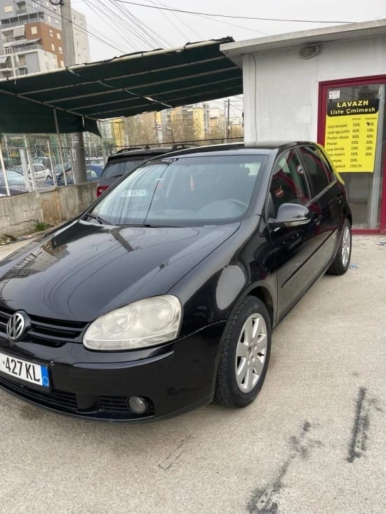 Merrni me qira një makinë në Tirana