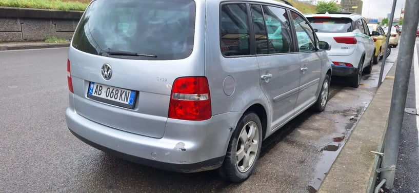 Noleggia un'auto a Tirana