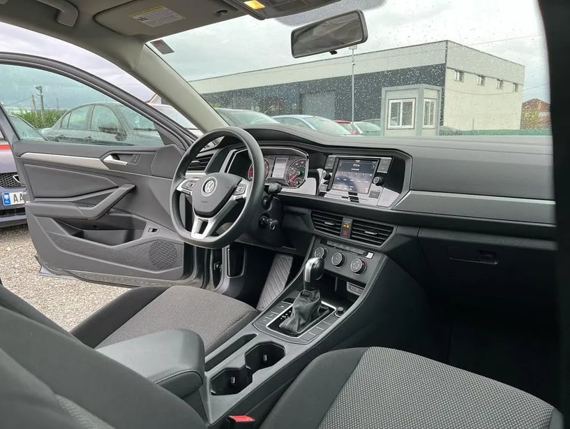 Noleggia un'auto a Tirana