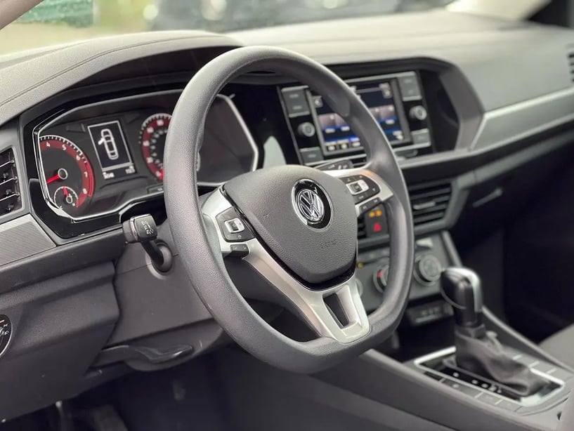 Noleggia un'auto a Tirana